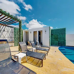 One Paralia 405 Hotel